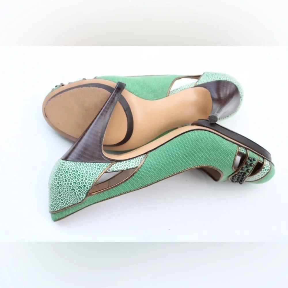 C. Label green with envy pumps